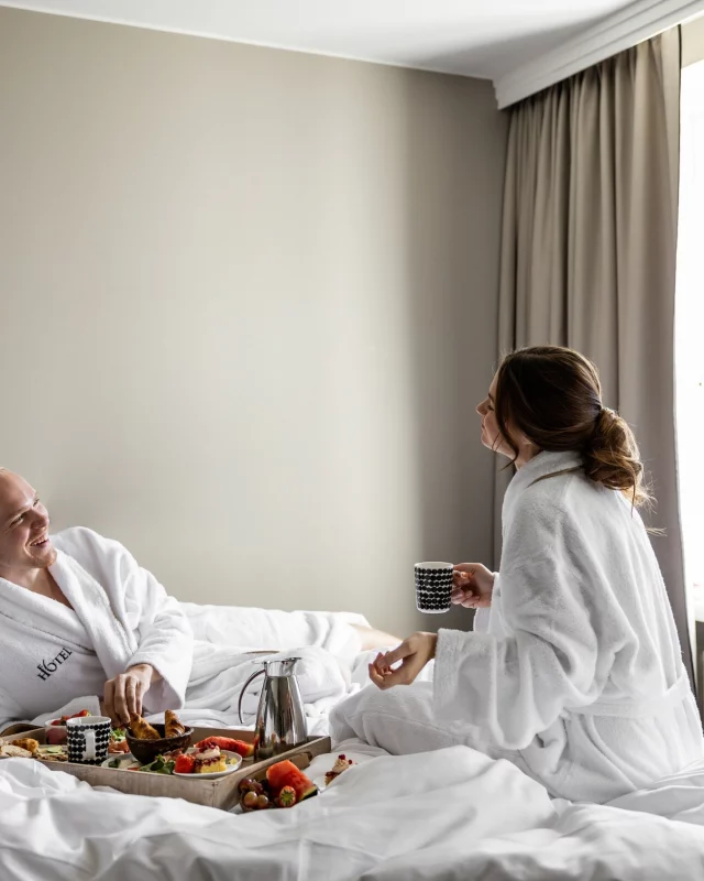 Love is in the (crisp Helsinki) air. Book your stay and celebrate Valentine’s Day with elegance and heart at F6.💕 #valentinesday #ystävänpäivä #staycation #getaway #nordichotelsandresorts #hotelf6 #reasontotravel